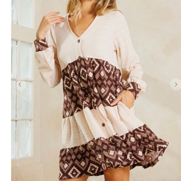 Contrast Tired Long Sleeve Dress - Picture 3 of 5